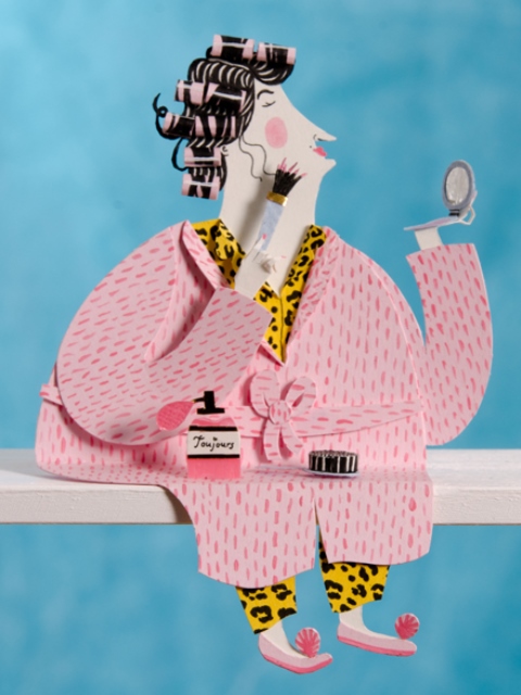 Забавная фигурка бумажной дамы в пижаме