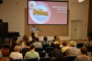 Выступает директор Ковровской центральной районной библиотеки