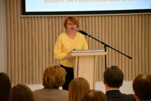 Выступает заведующий Боголюбовской библиотекой