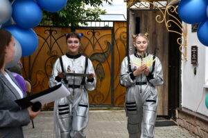 Пришельцы встречают гостей библиотеки